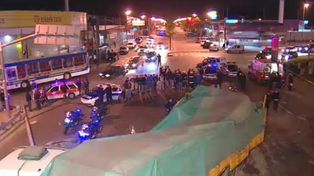 Dos muertos y cuatro heridos tras caer un cami&oacute;n desde un puente