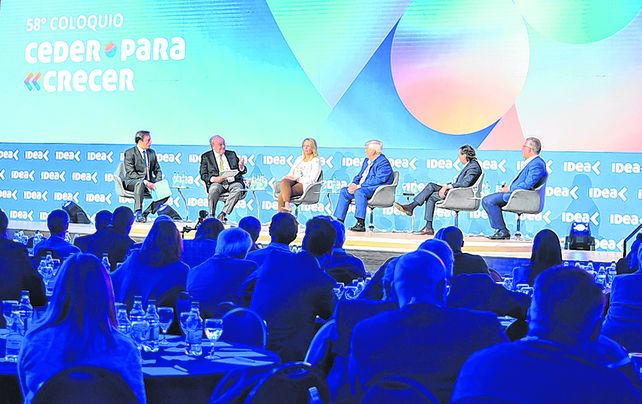Debate caliente. El secretario de Industria