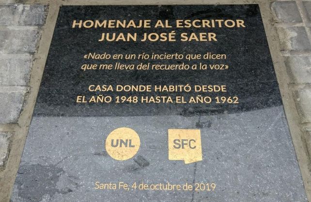 El homenaje al escritor Juan José Saer en Santa Fe.
