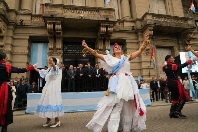 Pullaro en el acto por el 25 de Mayo: La igualdad sólo es posible con un país verdaderamente federal.