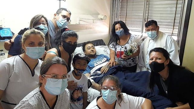 Una pareja se casó en una habitación del hospital San Martín