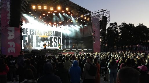 Fiesta en el Parque del Sur: Benjamín Amadeo hizo vibrar el Fan Fest en Santa Fe y este martes llegan Los Totora