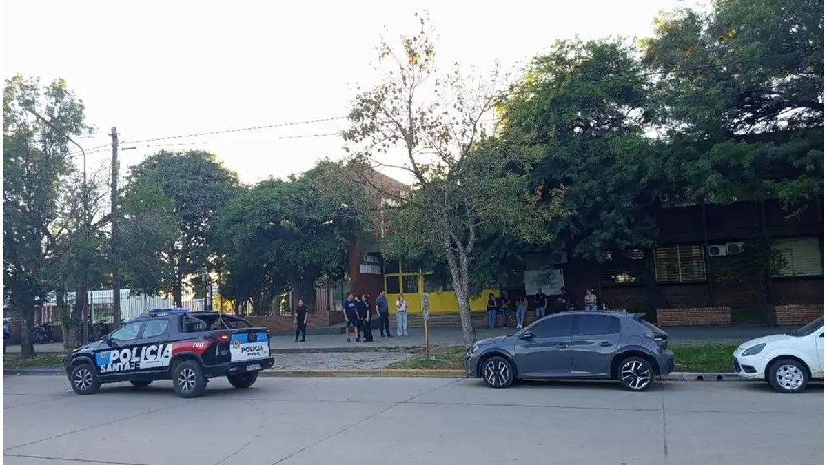 Un alumno abrió fuego en una escuela de San Cristóbal: un estudiante de 13 años murió y hay varios heridos
