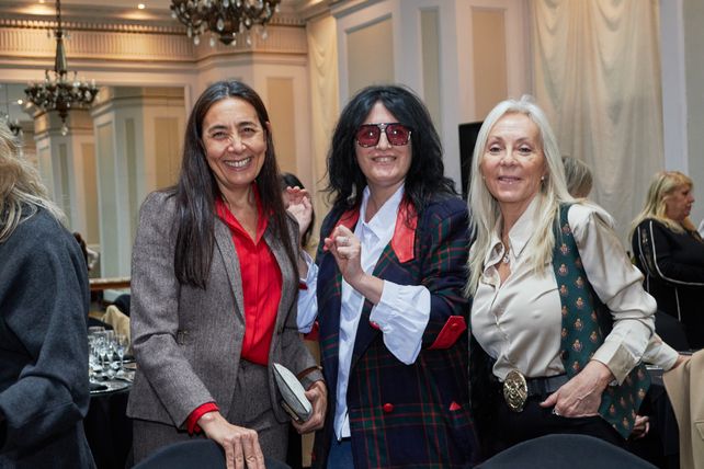 Mariel Juarez, Julia Bacchi y Marta Díaz