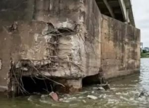 Puente Chaco-Corrientes: el choque de un remolcador paraguayo reaviva críticas a Sturzenegger
