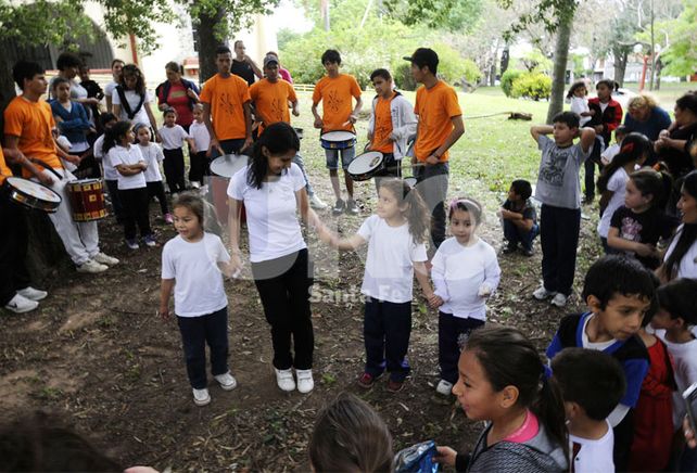 Cierre. La murga de Varadero dijo presente en el cierre de la jornada.