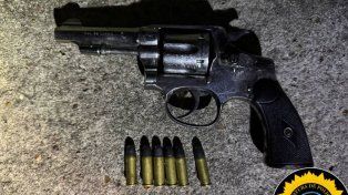 Intento de fuga y hallazgo de arma de fuego en Paraná: dos detenidos