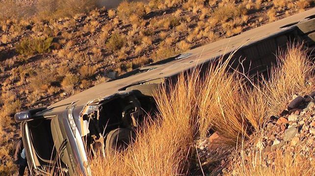 Mendoza: Desbarrancó un micro en Alta Montaña y hay muertos