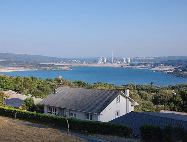 El lago artificial de As Ponte  de García Rodríguez