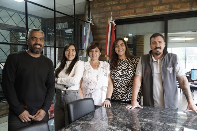 Jonatán, Leonela, Patricia, Macarena y Román Guajardo, al frente de la empresa JMG fundada por José Manuel Guajardo.