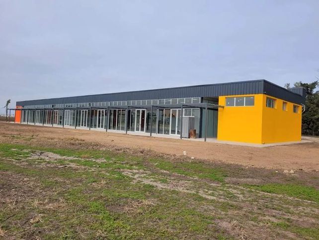 La nave donde estarán los baños, los salones de comida rápida y la sala de juegos indoor. 