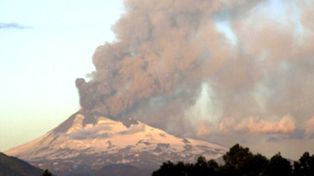 La erupci&oacute;n del volc&aacute;n chileno Llaima afecta a localidades neuquinas
