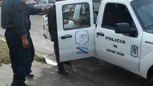 Violento. El hombre de 61 años le tiró por la cabeza con un balde.