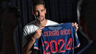 El arquero Sergio Rico, compañero de Messi en PSG, fue internado en Sevilla al caerse de un caballo.