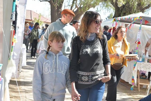 Una multitud participó el fin de semana del Paseo de la Ciudad en el barrio Rivadavia de Venado Tuerto.