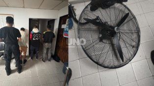 Los detenidos junto con algo de la robada y luego recuperado