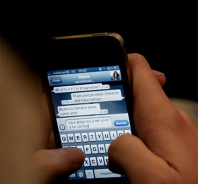 Hace furor un cortometraje sobre las confusiones y desencuentros que se producen por whatsapp