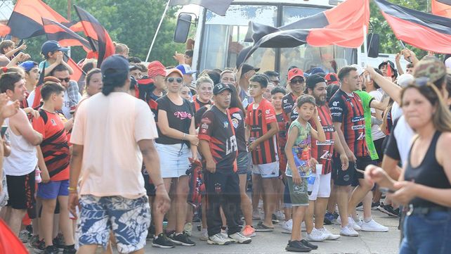 Patronato y el banderazo de sus hinchas.