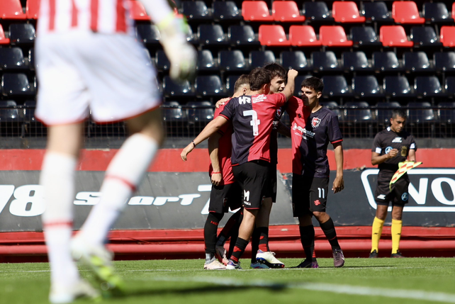 En el torneo Proyección Newells está ubicado en el tercer puesto en su zona.