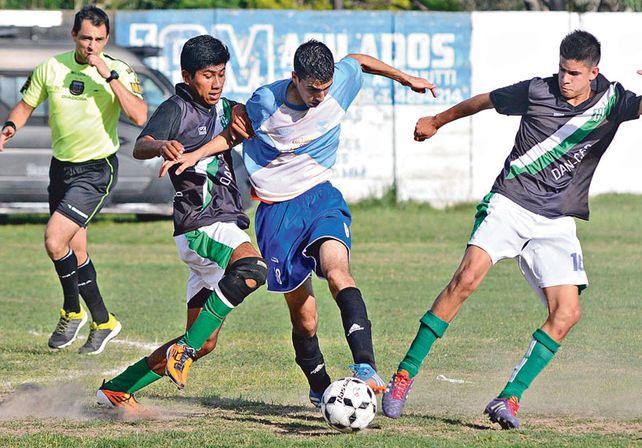 Decena de pibes practican todos los días con el sueño de llegar al primer equipo y alcanzar logros.