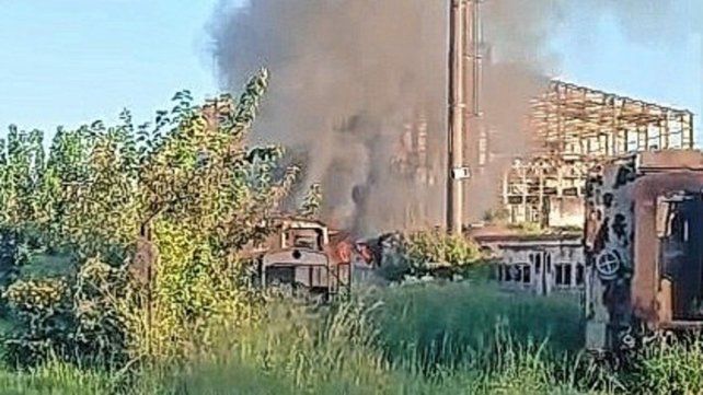 El fuego en los vagones del ferrocarril de Paraná comenzó en la tarde de este miércoles.