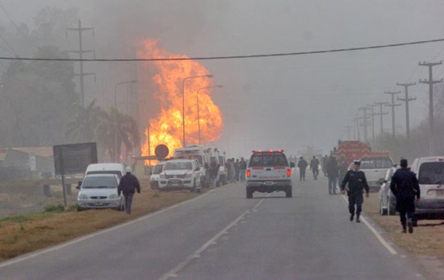 Imagen pavorosa de la explosión en la Central Bicentenario en Córdoba. Las llamas alcanzaron 30 metros de altura.
