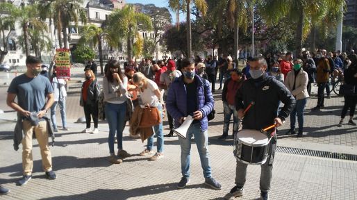Comerciantes autoconvocados protestaron frente a Casa de Gobierno 