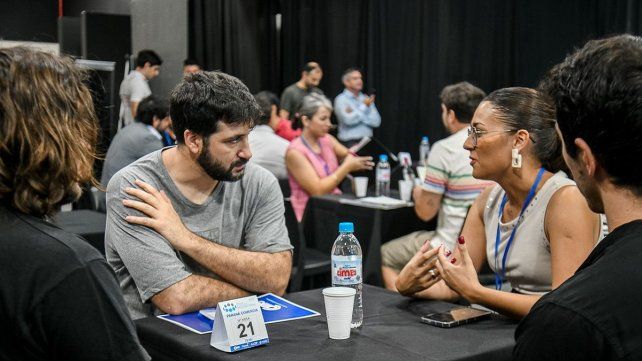 La Sala Mayo de Paraná fue el escenario de la primera ronda de negocios que reunió a 84 emprendedores y empresarios.&nbsp;