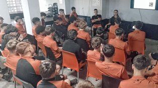 Marina Yenerich lleva adelante una interesante tarea con los chicos de Colón en psicología deportiva.