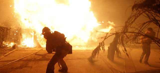Un segundo foco de incendio obliga a evacuar a miles de personas en Los Angeles