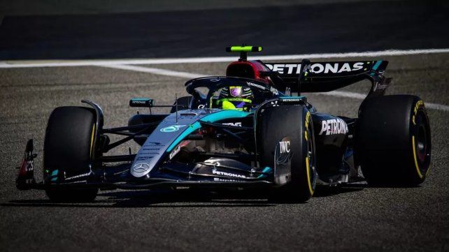 Hamilton voló en los ensayos de la F1 para el GP de Bahréin