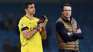 Unai Emery, entrenador de Aston Villa, habló sobre las reacciones que tiene Dibu Martínez.