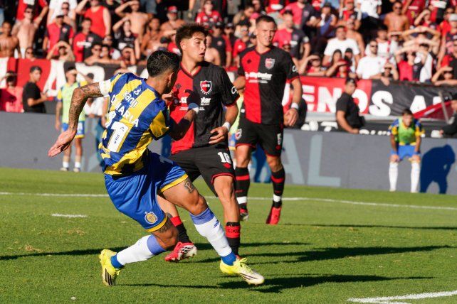 Ángel Di María impacta de zurda y abre el camino para la victoria de Central en el último clásico.