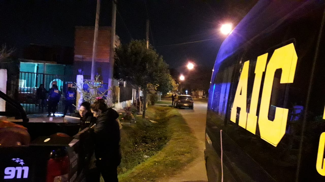 Otro episodio demencial en el barrio Ludueña le costó la vida a una persona aparentemente ajenas a la disputa por el territorio entre bandas.