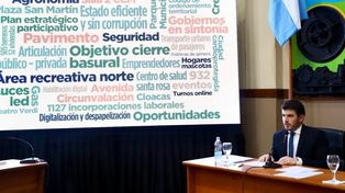 Durante el discurso, el intendente aseguró que la ciudad atraviesa un proceso de crecimiento sostenido y destacó que Venado Tuerto está ejecutando “el plan de obra pública más importante de los últimos 30 años”.&nbsp;