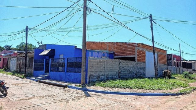 En la casa azul funcionaba el búnker para la venta de cocaína las 24 horas del día.