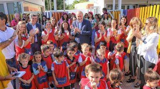“Tenemos que ser la provincia que tenga la mayor cantidad de chicos y chicas que terminen la escuela secundaria formados de la mejor manera, dijo Perotti.