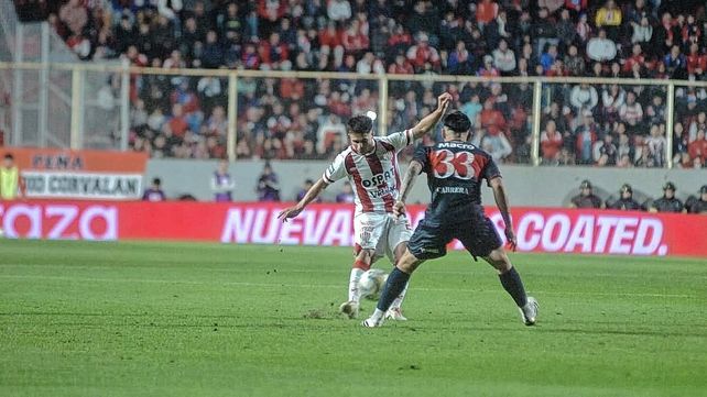 Palacios da pasos firmes en el mediocampo de Unión