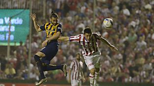 Marcelo Larrondo anotó el gol del triunfo en la última victoria de Central ante Unión en Santa Fe en 2015.