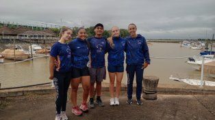 Parte del plantel de los chicos del canotaje del club Náutico que lograron el primer puesto.