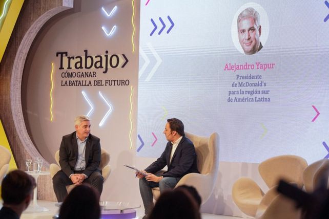 Alejandro Yapur entrevistado por el periodista&nbsp;José&nbsp;Del Rio.&nbsp; &nbsp;