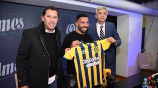 Tevez debutará como director técnico de Rosario Central en el choque con Gimnasia.