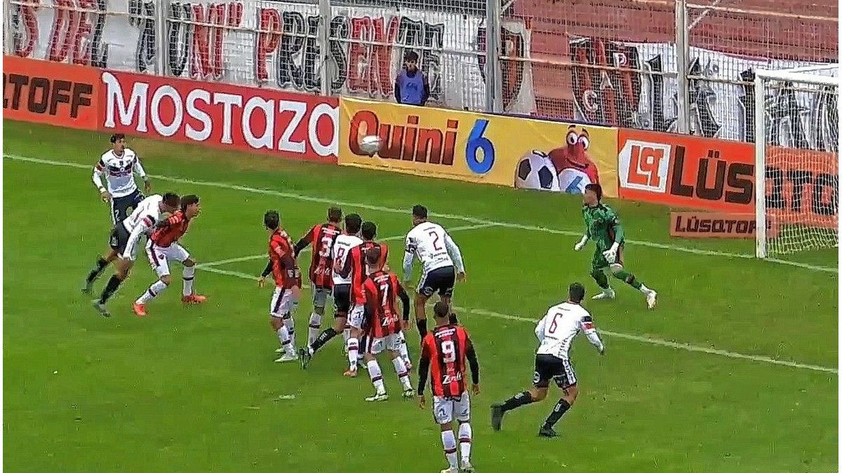 Patronato derrota a Chacarita en el estadio Grella gracias a un gol en contra