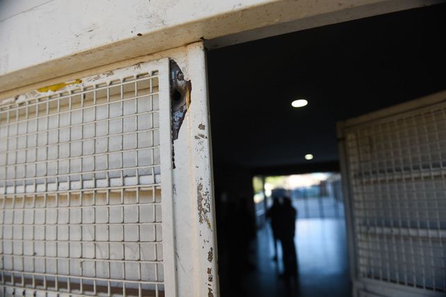 Dos escuelas sin clases por la violencia: balearon una y dejaron una amenaza en la otra