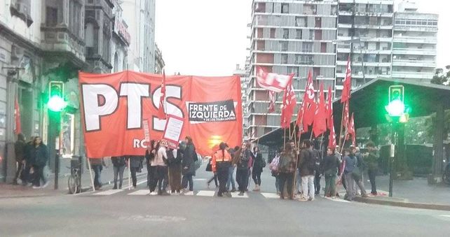 San Luis y Corrientes. El corte de las calles provoca problemas en el tránsito. (Foto Twitter: @TransitRorosari)