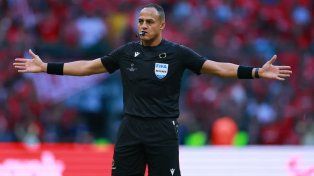 Ismail Elfath, el árbitro estadounidense de Argentina vs. Inglaterra