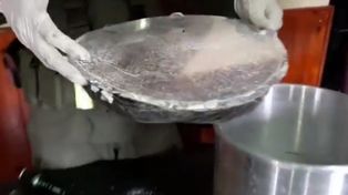 Transportaba 5 kilos de cocaína en la base de las cacerolas