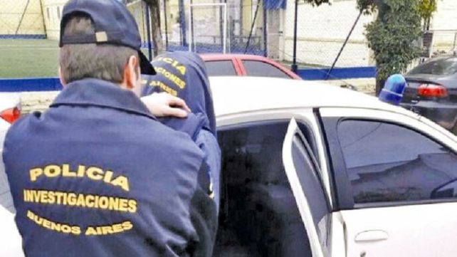 Así fue trasladado el árbitro acusado de abuso.