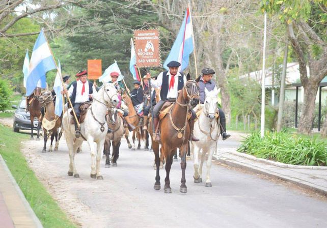 Tienen todo listo. Una camioneta los acompañará en la travesía.   Foto Gentileza/Municipalidad de Oro Verde