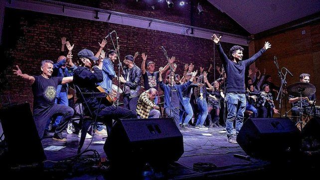 Los artistas se llevaron todo el aplauso en la reinauguración del Juan L. Ortiz.